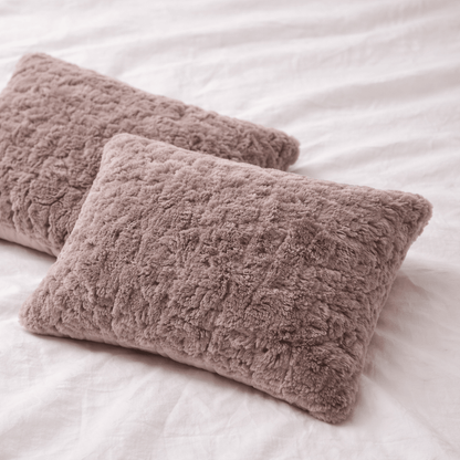 YNOT Cloud  Pom Pom Fur Taupe kussenslopen 60x70cm 2-Pack