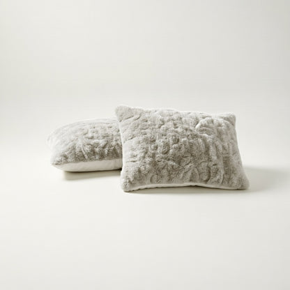 YNOT Cloud Pom Pom Fur Greige kussenslopen 60x70cm 2-Pack